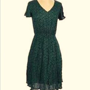 Merona Women’s V Neck Green Print MIDI dress - Size L